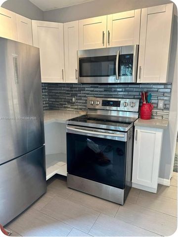 1432 NE 5th Ave 4, Fort Lauderdale, FL 33304