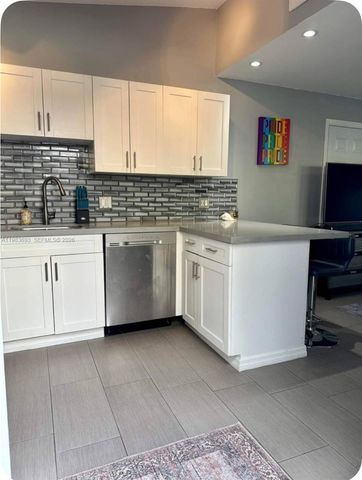 1432 NE 5th Ave 4, Fort Lauderdale, FL 33304