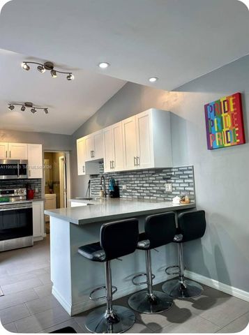 1432 NE 5th Ave 4, Fort Lauderdale, FL 33304