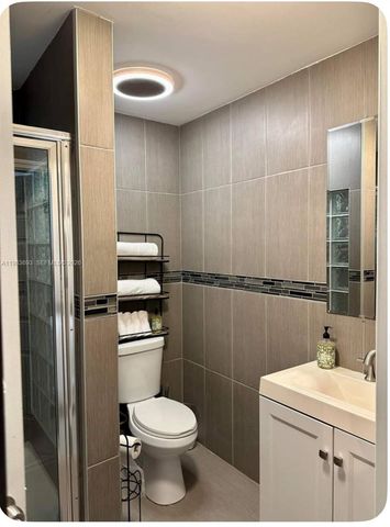 1432 NE 5th Ave 4, Fort Lauderdale, FL 33304