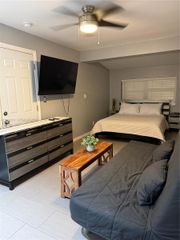 1432 NE 5th Ave 4, Fort Lauderdale, FL 33304