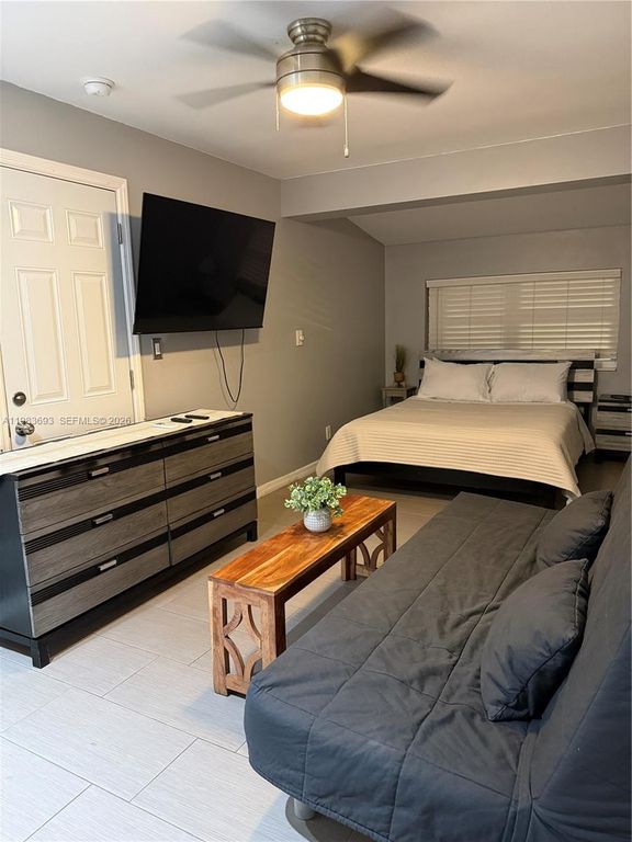 1432 NE 5th Ave 4, Fort Lauderdale, FL 33304