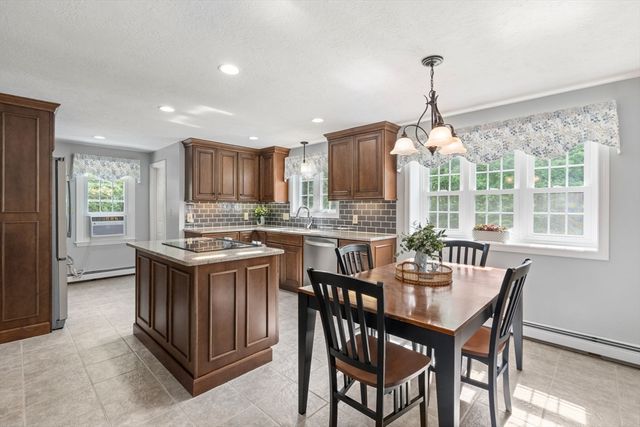 36 Marilyn Way, Halifax, MA 02338