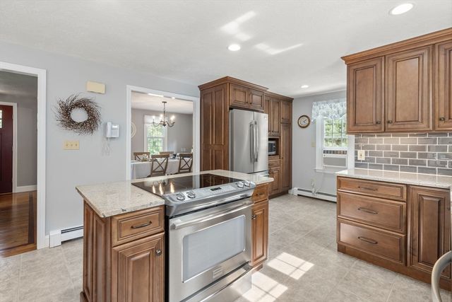 36 Marilyn Way, Halifax, MA 02338