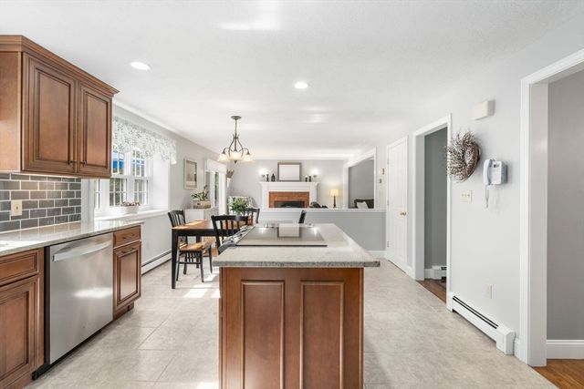 36 Marilyn Way, Halifax, MA 02338