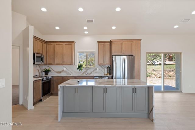 5027 S WHITEWING Road, Sierra Vista, AZ 85650