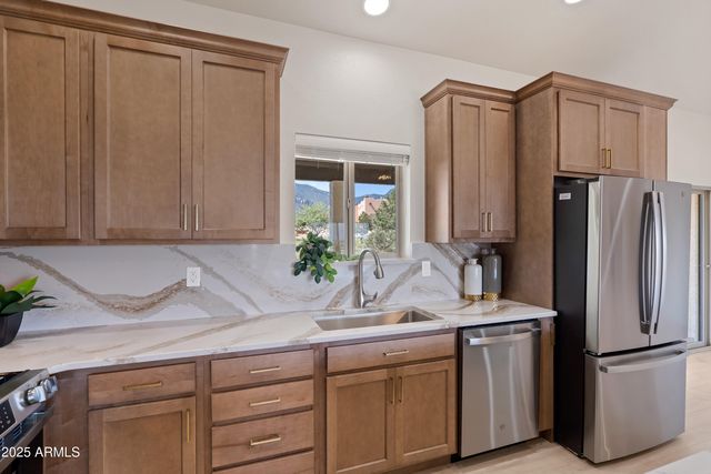 5027 S WHITEWING Road, Sierra Vista, AZ 85650