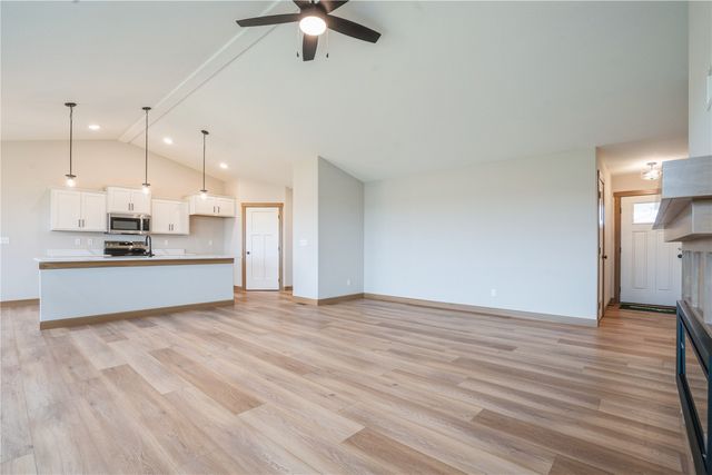 511 Park View Ct, Mt Vernon, IA 52314