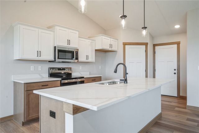 511 Park View Ct, Mt Vernon, IA 52314