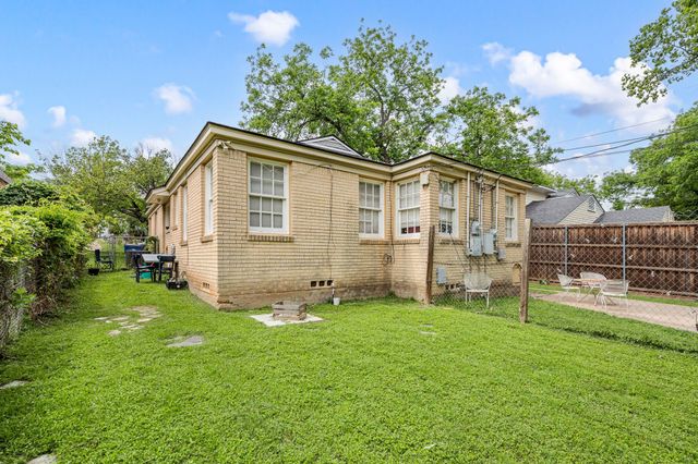 412 N Montreal, Dallas, TX 75208