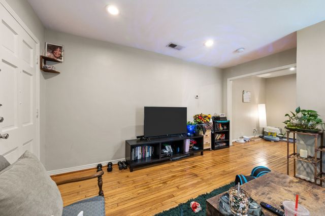 412 N Montreal, Dallas, TX 75208