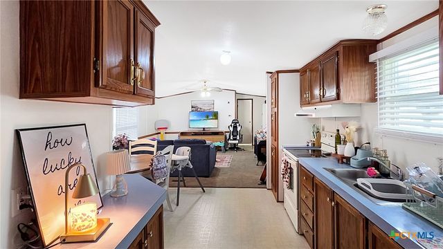 603 E George Street, Port Lavaca, TX 77979