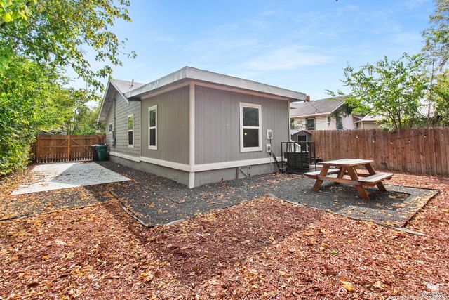 1923 Dawson, San Antonio, TX 78202