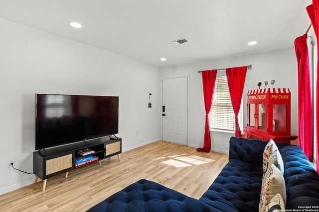 1923 Dawson, San Antonio, TX 78202