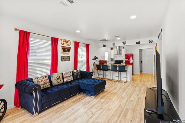 1923 Dawson, San Antonio, TX 78202