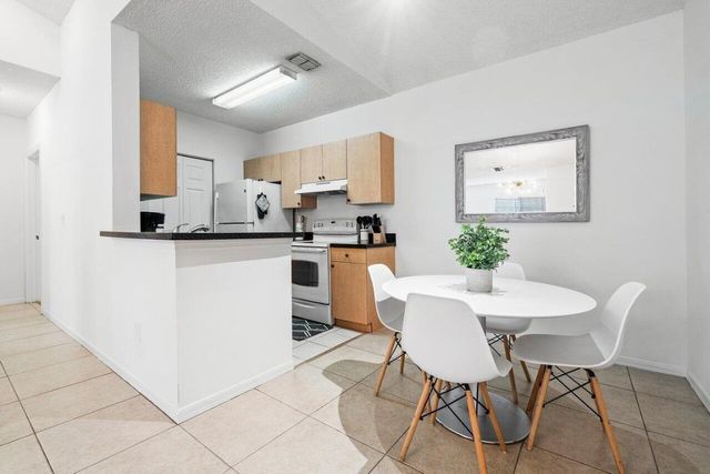 10288 Fox Trail Road S 312, Royal Palm Beach, FL 33411