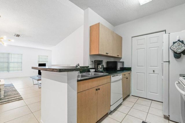 10288 Fox Trail Road S 312, Royal Palm Beach, FL 33411