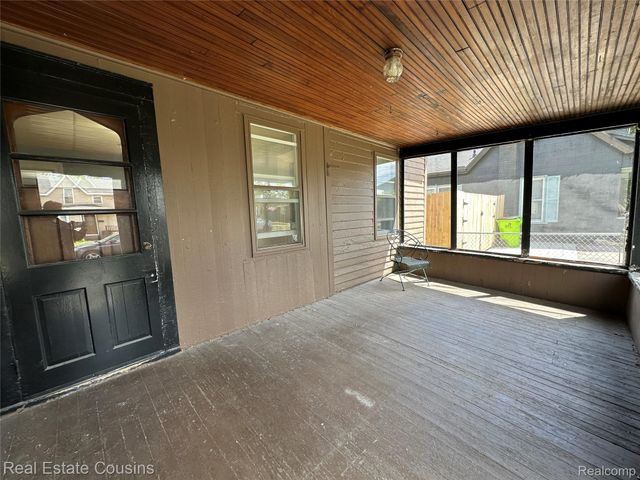 105 S Pine Street, Fenton, MI 48430