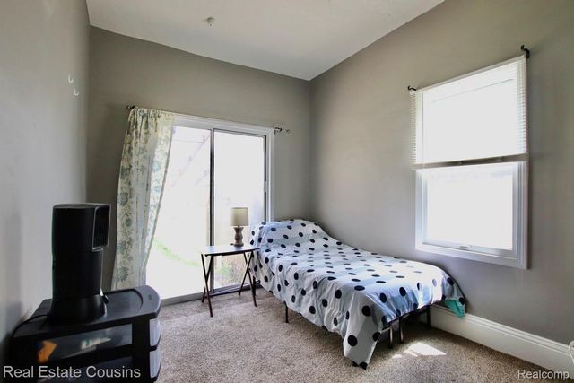 105 S Pine Street, Fenton, MI 48430