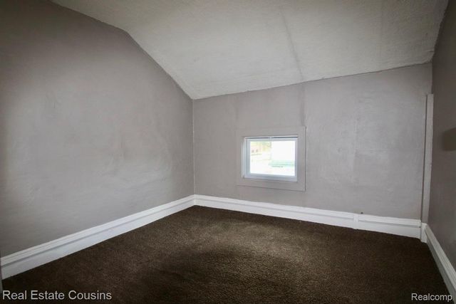 105 S Pine Street, Fenton, MI 48430
