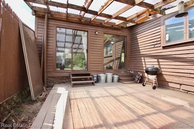 105 S Pine Street, Fenton, MI 48430