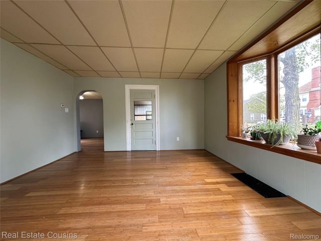 105 S Pine Street, Fenton, MI 48430