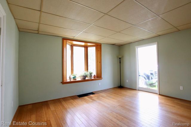 105 S Pine Street, Fenton, MI 48430