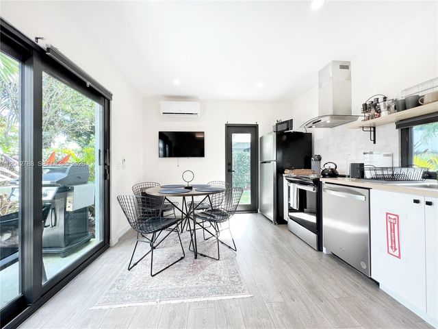 1240 NE 17th Ave 2, Fort Lauderdale, FL 33304