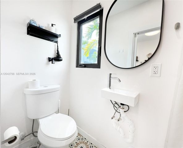 1240 NE 17th Ave 2, Fort Lauderdale, FL 33304