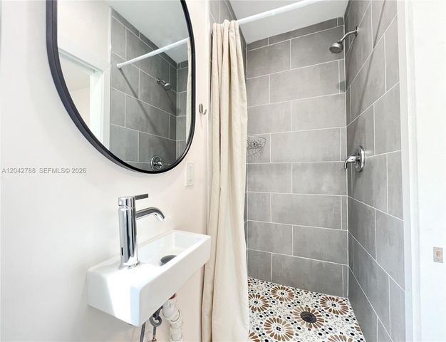 1240 NE 17th Ave 2, Fort Lauderdale, FL 33304