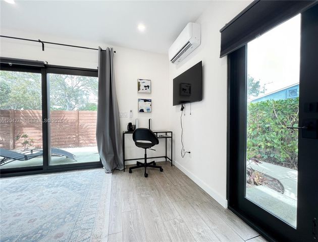 1240 NE 17th Ave 2, Fort Lauderdale, FL 33304
