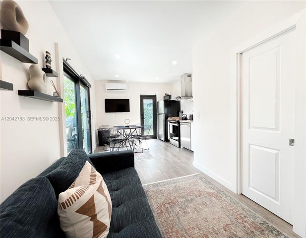 1240 NE 17th Ave 2, Fort Lauderdale, FL 33304
