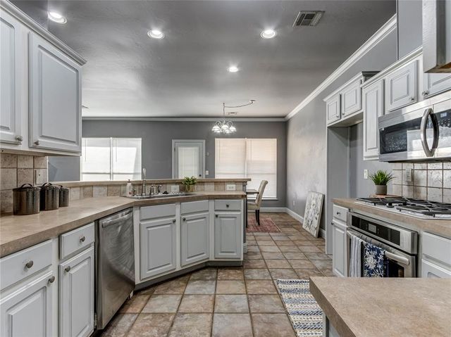 1980 Leslie Beachler Lane, Midwest City, OK 73130