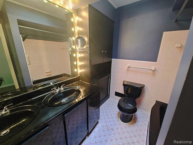4044 Country Club Drive, Bloomfield Hills, MI 48301