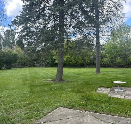 4044 Country Club Drive, Bloomfield Hills, MI 48301