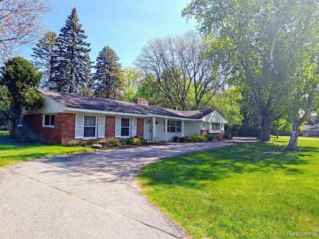 4044 Country Club Drive, Bloomfield Hills, MI 48301