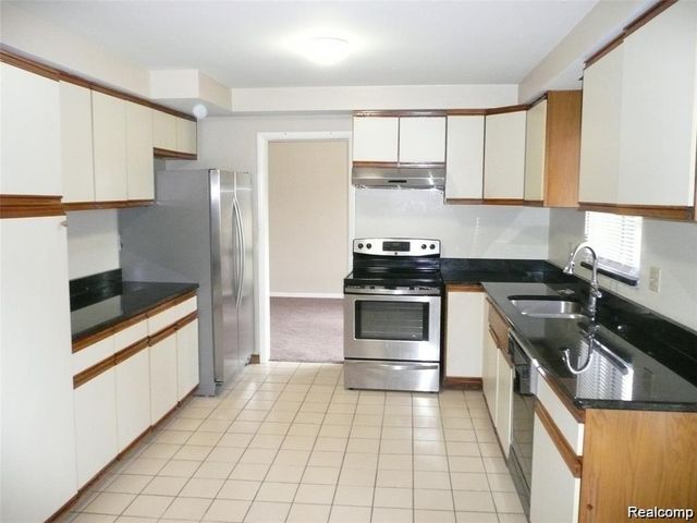 4044 Country Club Drive, Bloomfield Hills, MI 48301