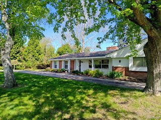 4044 Country Club Drive, Bloomfield Hills, MI 48301