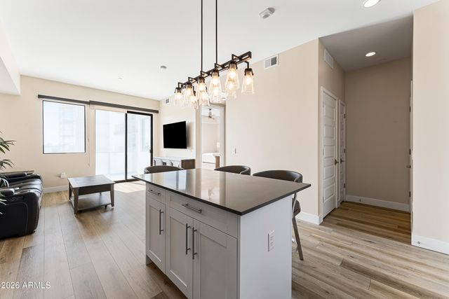 7300 E EARLL Drive 3023, Scottsdale, AZ 85251