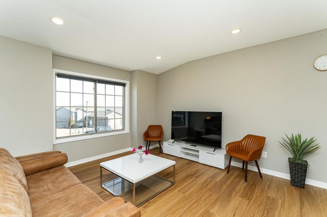 3932 Orchardview Lane NW, Rochester, MN 55901