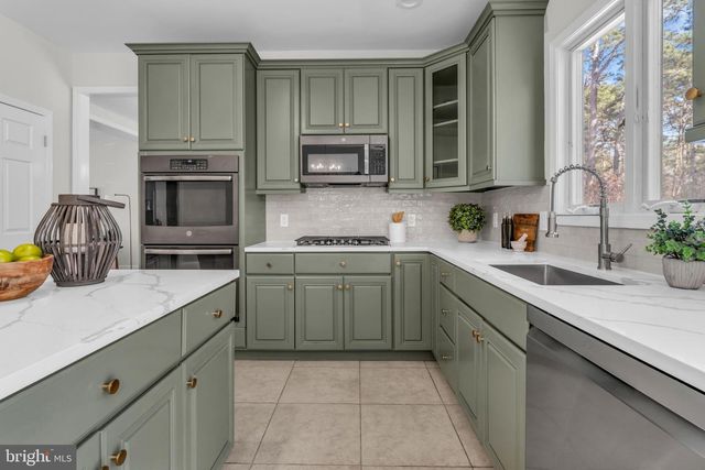 18 VICARI WAY, Tuckerton, NJ 08087