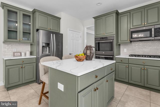 18 VICARI WAY, Tuckerton, NJ 08087