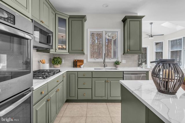 18 VICARI WAY, Tuckerton, NJ 08087