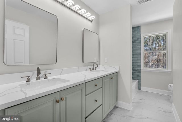 18 VICARI WAY, Tuckerton, NJ 08087