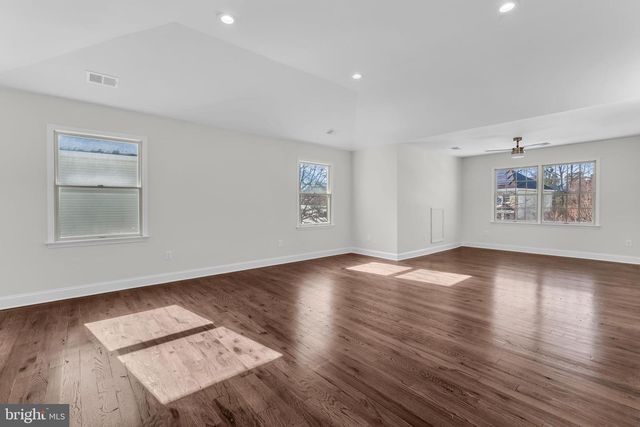 18 VICARI WAY, Tuckerton, NJ 08087