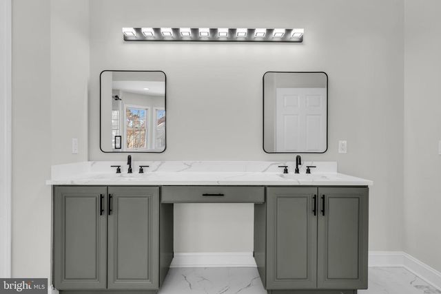 18 VICARI WAY, Tuckerton, NJ 08087