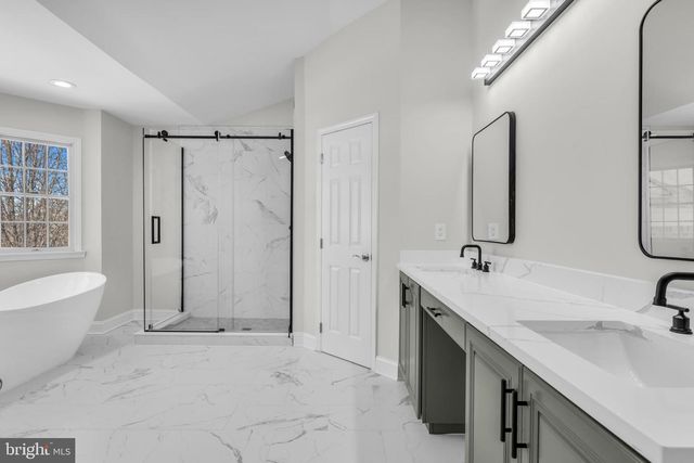 18 VICARI WAY, Tuckerton, NJ 08087