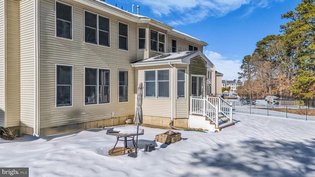 18 VICARI WAY, Tuckerton, NJ 08087