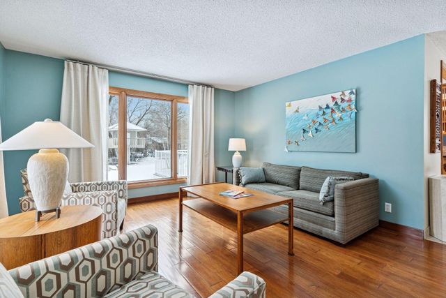 3237 Shores Boulevard, Wayzata, MN 55391