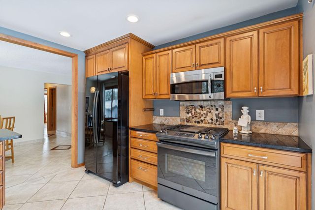 3237 Shores Boulevard, Wayzata, MN 55391